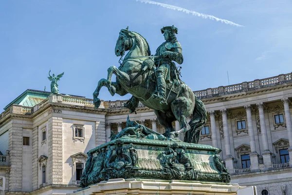 Jezdecká socha a pomník císaře Josefa Ii postavený s — Stock fotografie