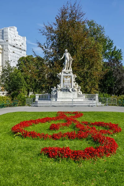 Monumento a Wolfgang Mozart en Viena . — Foto de Stock