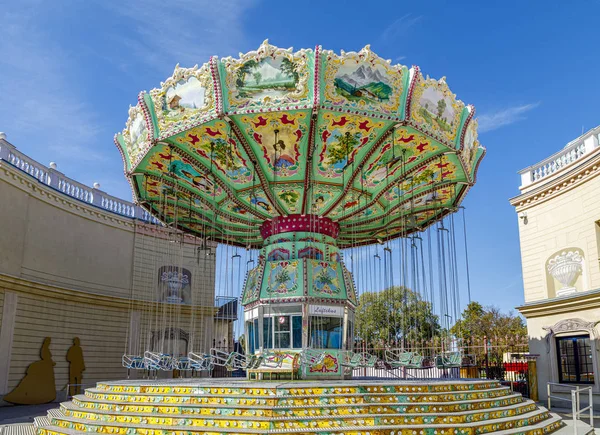 Giostra della ruota panoramica nel parco Vienna — Foto Stock