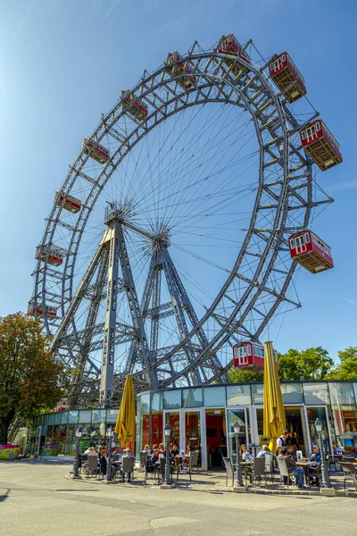 La rueda de la fortuna es uno de los hitos de Viena . —  Fotos de Stock