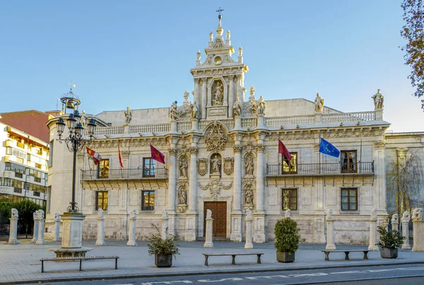 Valladolid 'in sokaklarında üniversite binası - İspanya — Stok fotoğraf