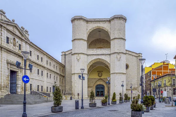 Architettura a Valladolid Spagna. Monastero di San Benito — Foto Stock