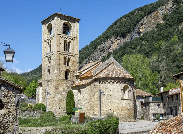 圣克里斯托夫教堂（12世纪），位于La Garrotxa Ca — 图库照片