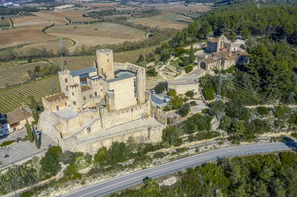 ปราสาทและโบสถ ซานเปโดร Castellet Catalonia สเปน มมองทางอากาศ — ภาพถ่ายสต็อก