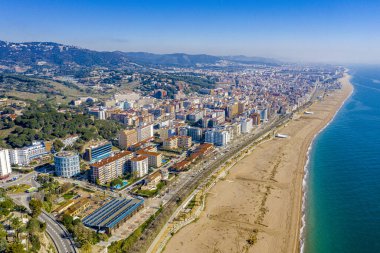İnsansız hava aracı resmi Costa Brava kıyılarında, Calella, Barselona İspanya 'da küçük bir köy.