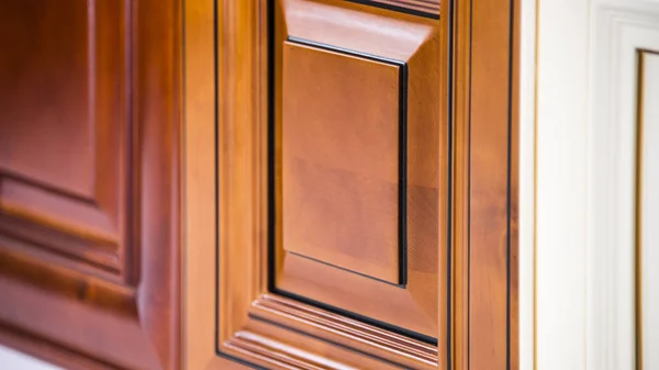 Portas de madeira da cozinha do bordo — Fotografia de Stock