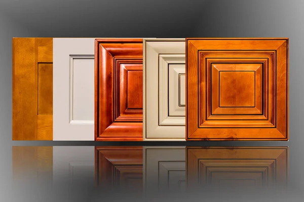Puertas de gabinete de cocina de madera — Foto de Stock