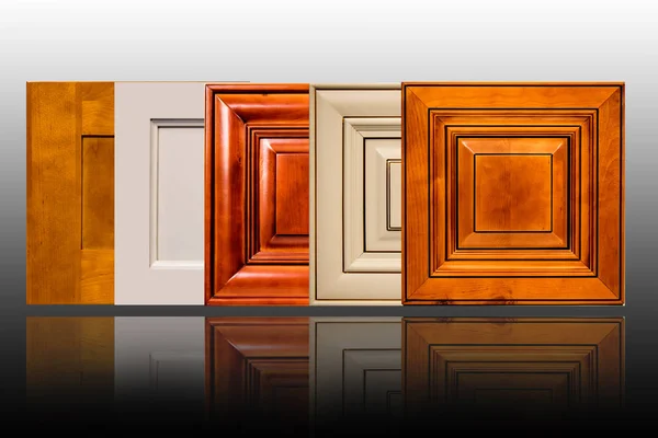 Puertas de gabinete de cocina de madera moderna . — Foto de Stock