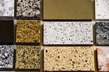 Farklı boyutlarda bir mutfak kullanılan doğal taş örnekleri counter tops. Granit, kuvars ve mermer mutfak tezgahı