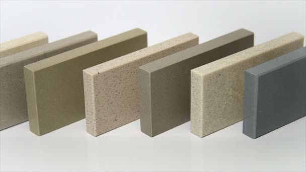 Modern färgglad sten prover används för interiör kök remodeling som ett kök bänkskivor. Granit kök bänkskivor, marmor räknare, Quartz bänk — Stockvideo