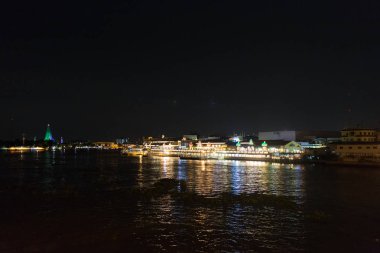 Saphan Phut gece pazarı