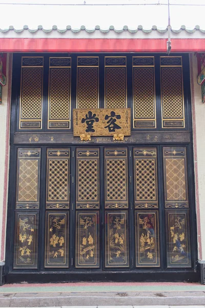 The door in Wat Mungkornkamalawas — Stock Photo, Image