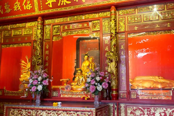 Chinese God Statue in shop — Stock Photo, Image