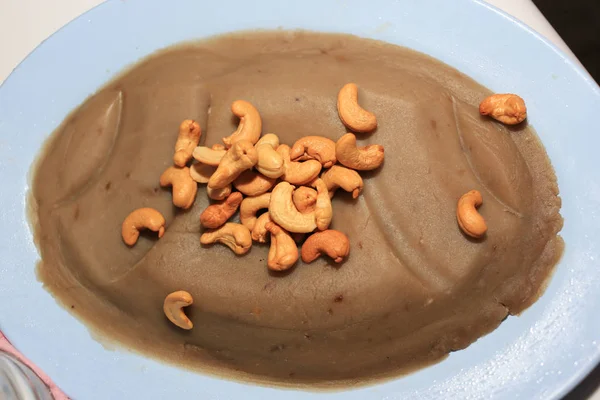 Taro-Pudding mit Cashewnuss — Stockfoto