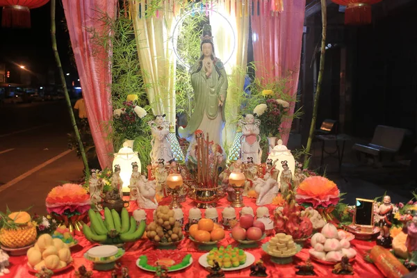 Chiński Boga miłosierdzia na stole — Zdjęcie stockowe