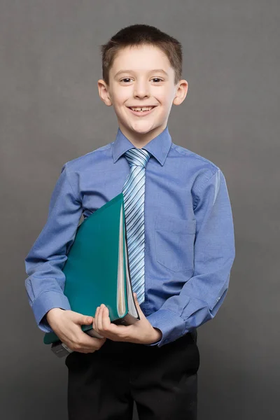 Porträt eines Schuljungen — Stockfoto