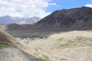 cazip dağ manzarası ve bulutlar