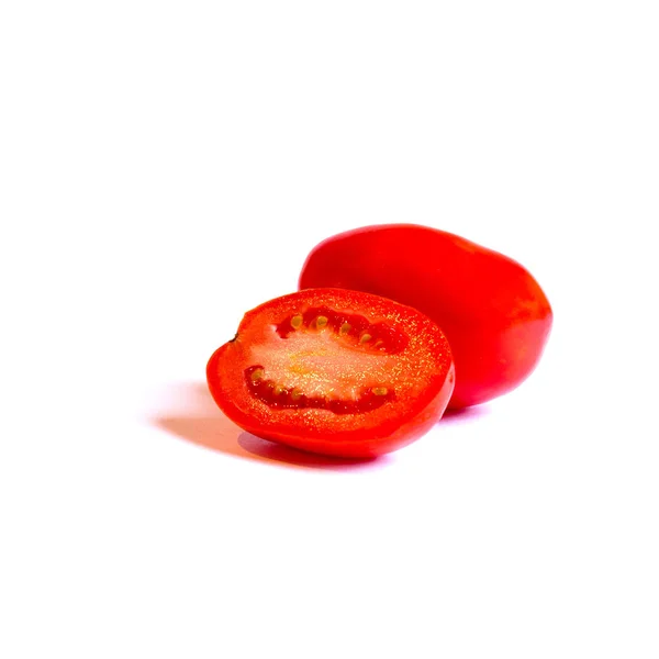 Saboroso tomate vermelho no fundo branco, isolado foto de comida — Fotografia de Stock