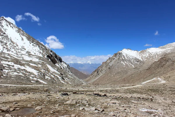 Гарними гірськими пейзажами у Nepal.to зустрічі пригода — стокове фото