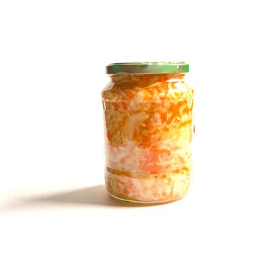 Beyaz arka planda lahana ile cam kavanoz, izole