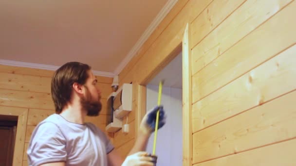 Brutal Male Builder Makes Home Repairs Uses Measuring Tool Yardstick — Stock Video