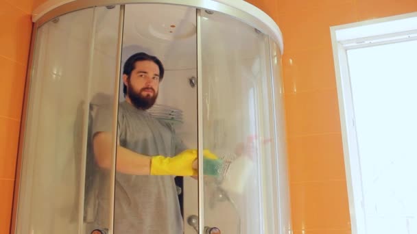 Sanitäre Reinigung Der Duschkabine Für Die Sicherheit Hause Während Coronaviren — Stockvideo