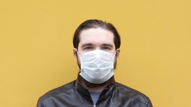 Adult Man Disposable Mask Sneezes Instructions How Wear Respirator Mask — Stock Video