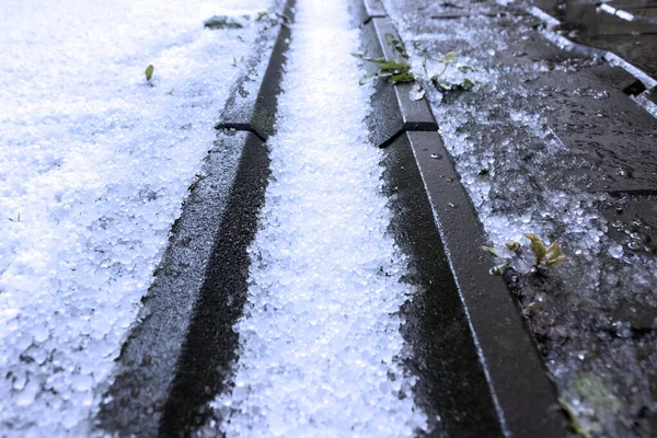 Hagelkörner Liegen Nach Einem Starken Sturm Auf Der Straße Hintergrund — Stockfoto