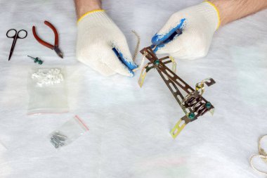 Oyuncak boğayı adım adım birleştirme talimatları. Ak Metal Boğa 'nın 2021 yılını karakteristik olarak sıkı çalışma ve sakinlikle kutlayalım. Kendin yap. 23 'ten 17. adım.