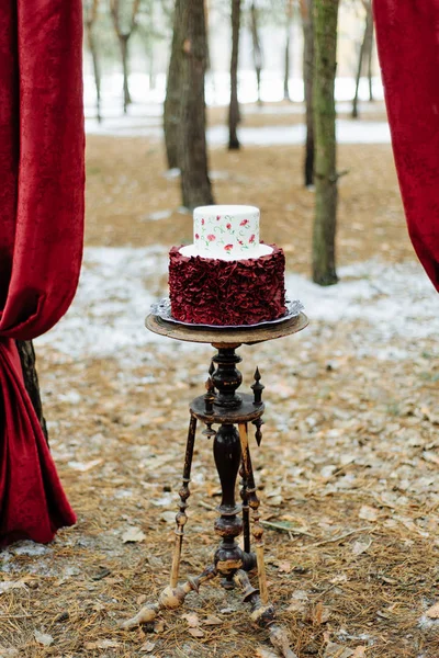冬の結婚式のための結婚式のアーチ — ストック写真