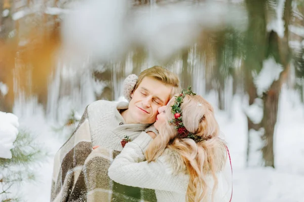 Fotosessão de casamento de inverno na natureza — Fotografia de Stock