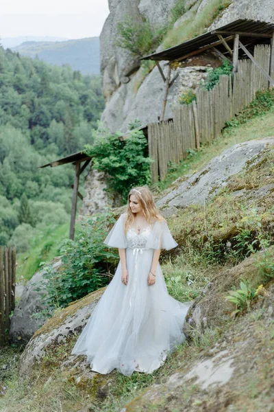 Ritratto Sposa Montagna — Foto Stock