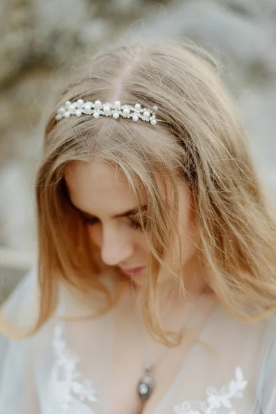 Portrait Une Mariée Dans Les Montagnes — Photo