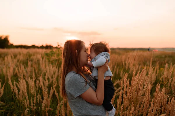 Mother Walks Field Her Little Daughter Her Arms — Stock Photo, Image