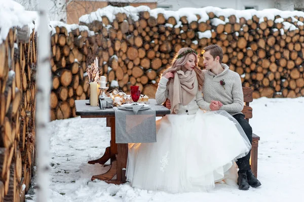 Par Amor Aquece Mãos Outro Casamento Inverno Close Retrato Belos — Fotografia de Stock