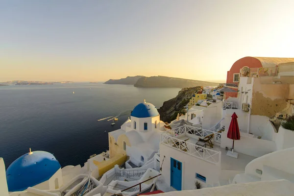 Panorama Miasta Podczas Zachodu Słońca Miejscowości Oia Santorini — Zdjęcie stockowe