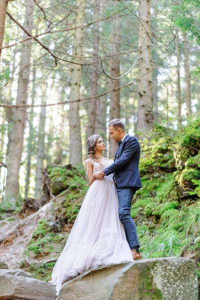 Casal Recém Casado Atraente Momento Feliz Alegre Homem Uma Mulher — Fotografia de Stock