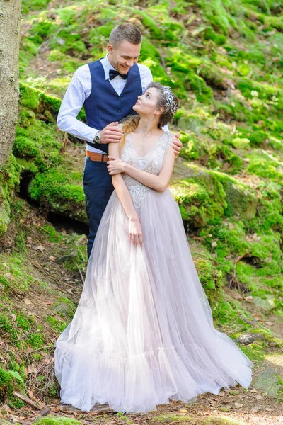 Casal Recém Casado Atraente Momento Feliz Alegre Homem Uma Mulher — Fotografia de Stock