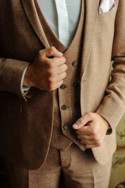 Man Brown Three Piece Suit Hands Hold Sides Jacket Close — Stock Photo, Image