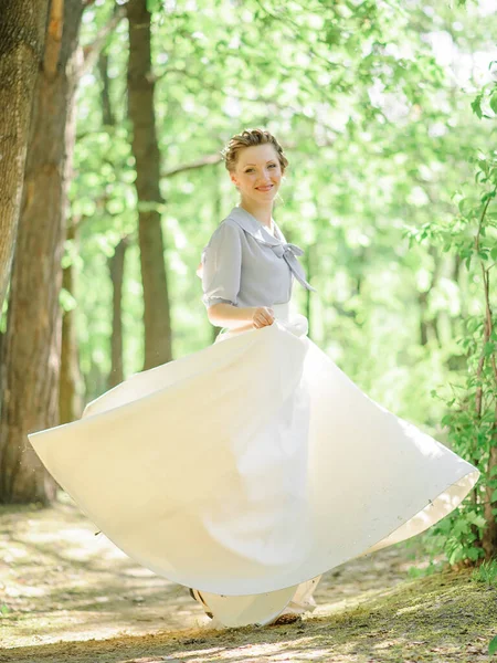 Portret Van Een Mooie Jonge Vrouw Vrouw Poseren Voor Camera — Stockfoto