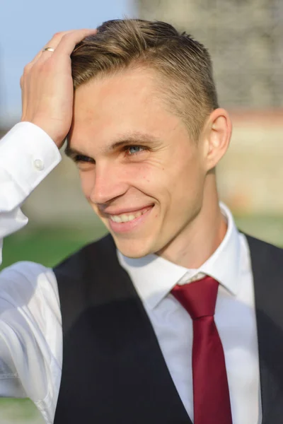Close Portrait Young Groom Man Straightens His Hair — Stock Photo, Image