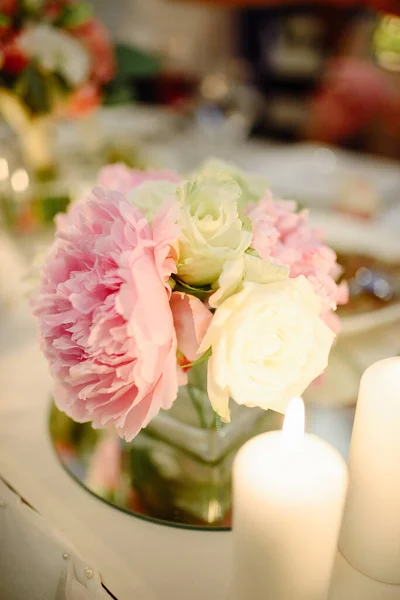 Rosa Pioner Och Rosor Bröllopsinredning — Stockfoto