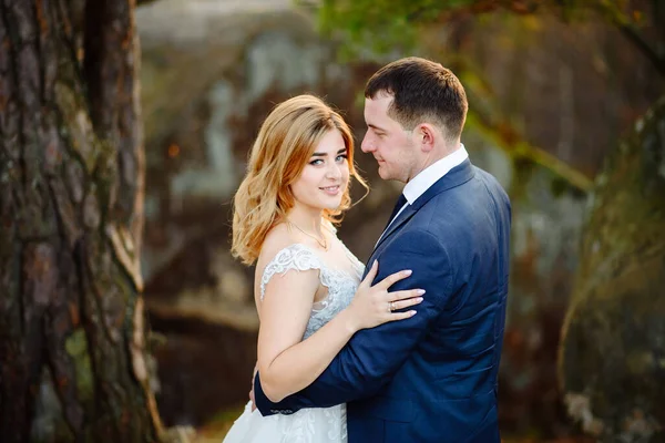 Bride Groom Close Couple Hugging — Stock Photo, Image