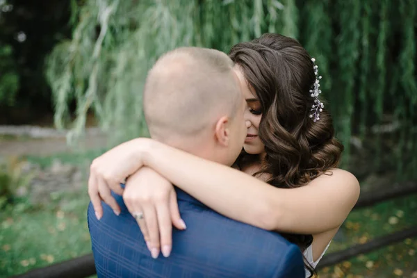 Noiva Noivo Perto Momento Antes Beijo — Fotografia de Stock