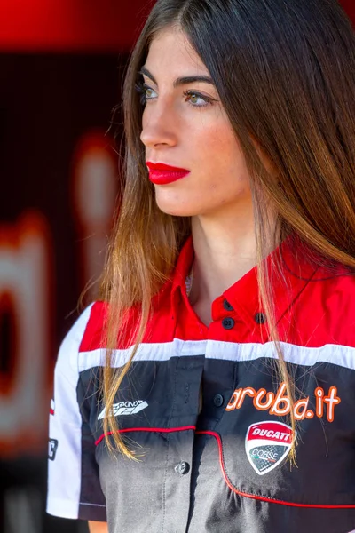 Course mondiale de Superbike, Belle fille de grille — Photo