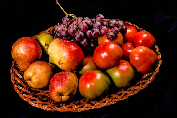 Nahaufnahme mit Obstkorb — Stockfoto