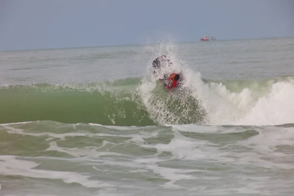 Surfer 2 şampiyonluk impoxibol üzerinde — Stok fotoğraf