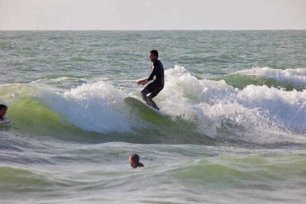 Surfer 2 şampiyonluk impoxibol üzerinde — Stok fotoğraf