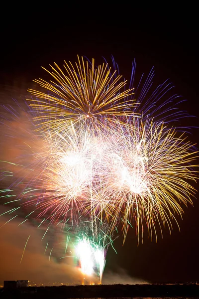 Strisce di fuochi d'artificio rossi — Foto Stock