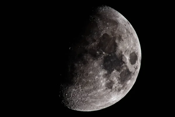 Luna mostrando la superficie lunar . —  Fotos de Stock